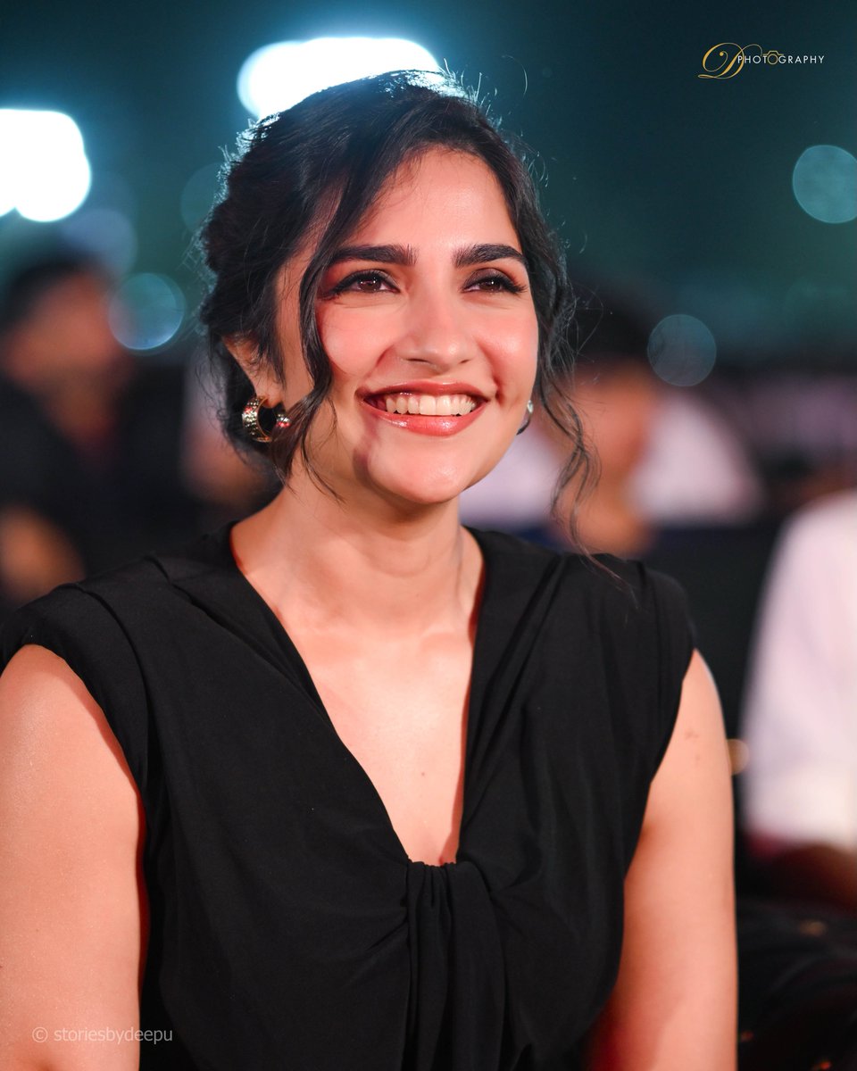 actresswoods's tweet photo. Rukmini Vasanth 🖤✨️

#Rukmini #RukminiVasanth https://t.co/8PwXh3tiDl