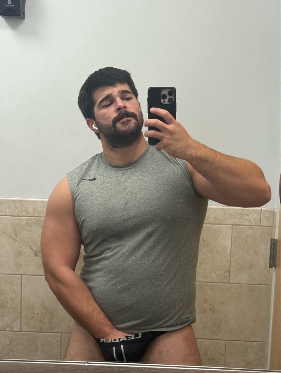 Mikedpounds's tweet photo. Drenched in sweat 😉 https://t.co/izU1aYPU33