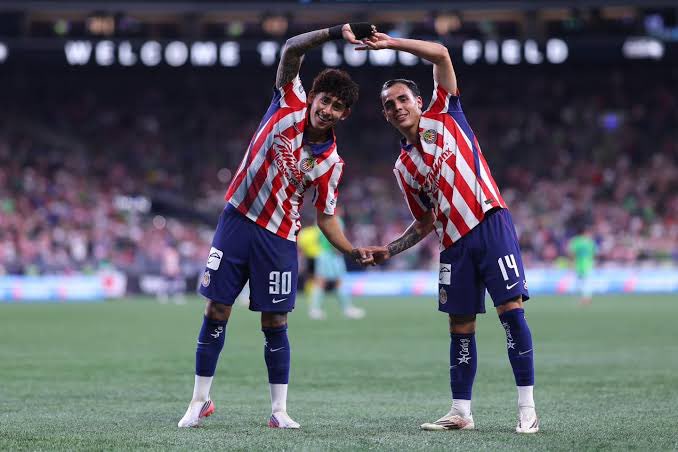 DuaMadridista's tweet photo. Ustedes si serán jugadores históricos de las Chivas. https://t.co/NBvIr7DoCJ