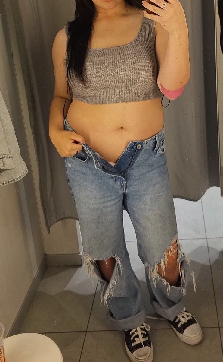 Katielpm's tweet photo. A little before and after of my 75 lb weight loss, just 15 more pounds until I reach my ugw !! 
#edtwt https://t.co/LI7m1FM4zp