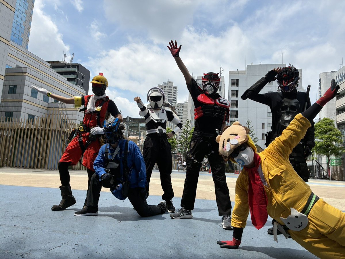 trushbuster's tweet photo. 私みたいなキャラがド真ん中レッド取っちゃってよかったのか、とは思うものの、みんな角を取りに行くというかブラックとかに行きガチだから、逆に誰かがやらなきゃだもんな https://t.co/9f5FKSnfbO