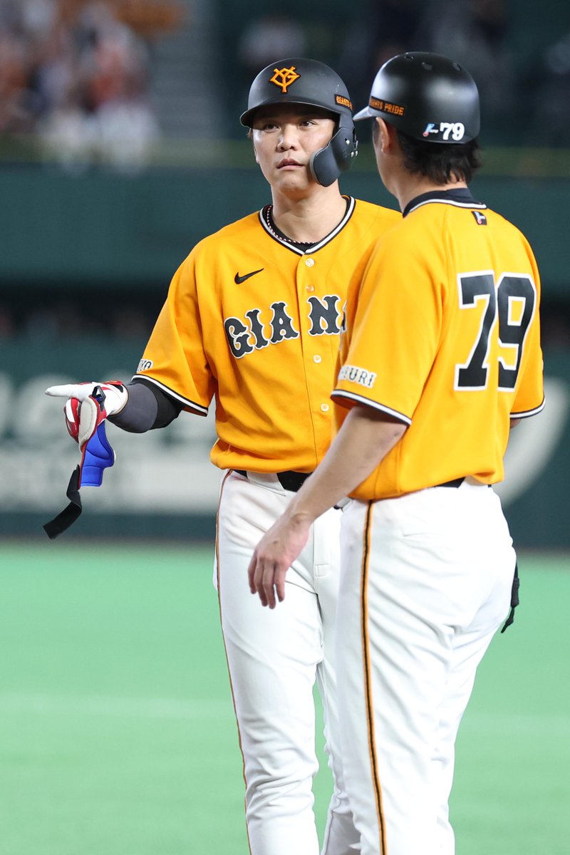 TokyoGiants's tweet photo. 【七回裏】巨人 2-2 広島

2死一塁から #坂本勇人 選手がレフトへヒットを放つ！ https://t.co/QukhzZeWin