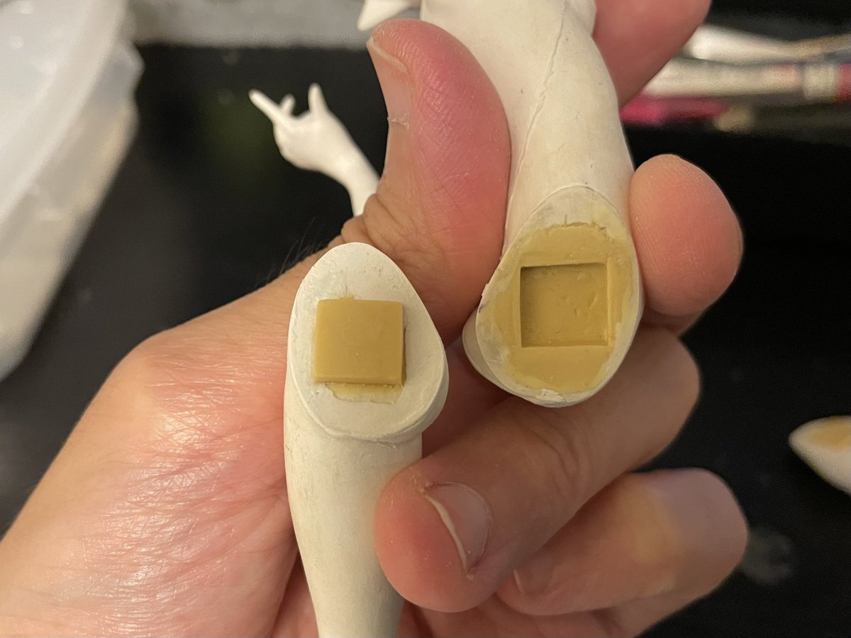 UNHAPPY_SET's tweet photo. 自分のファンド原型の分割は超音波カッターに頼る場面が多く、便利な反面、切断面が反ったり歪んでしまう。
ダボ作りと並行して行う切断面の修正作業が中々大変！
しかしながらバチピタは気持ちいいし、目立つ箇所は特に意識して丁寧にやってます。
（修正前画像用意すればよかった🤹） https://t.co/42XSeweNQ0