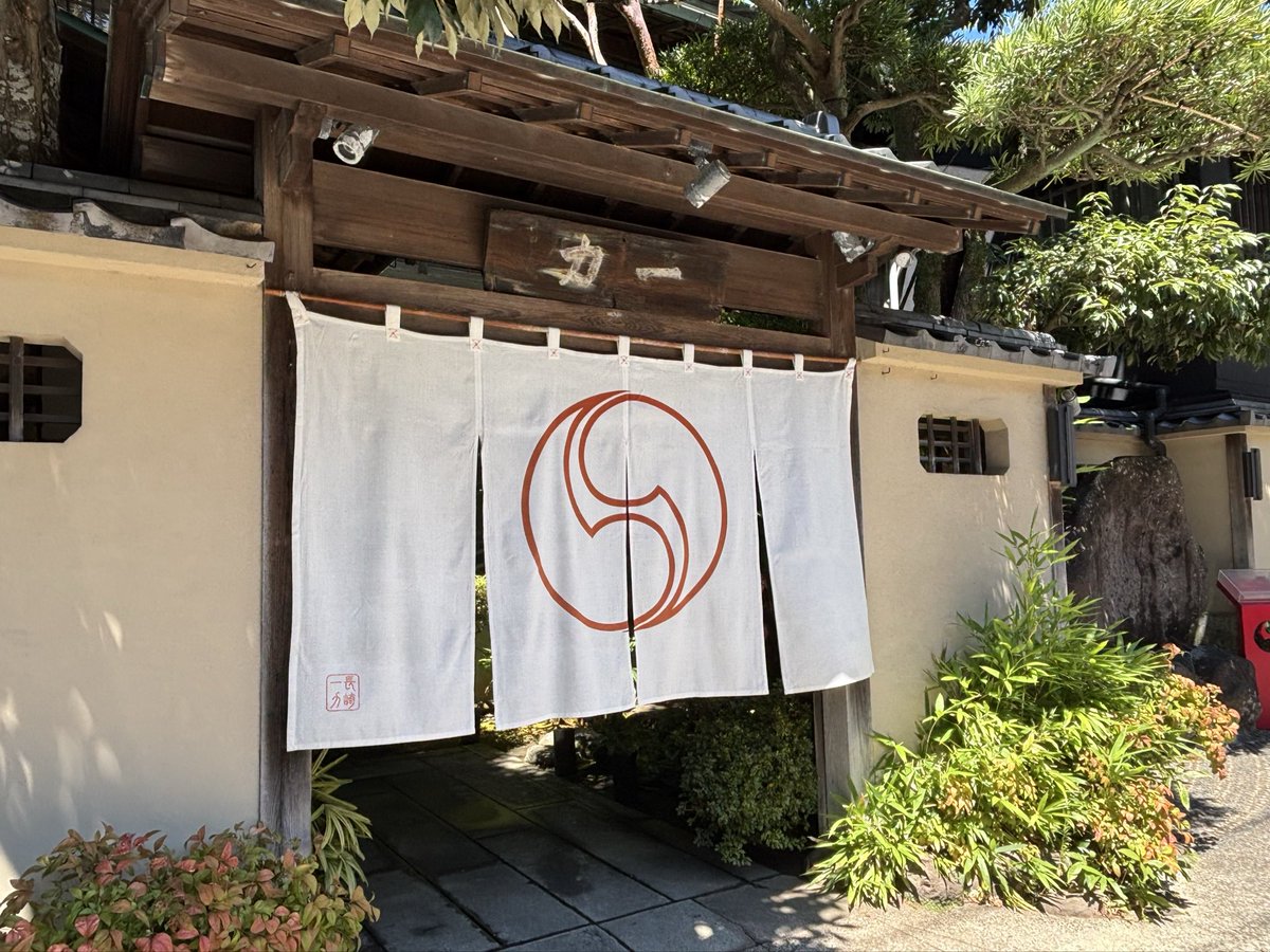 eeu_z5's tweet photo. 歴史の話や縁のある人物の話など、まだまだ知らない長崎の話を聞きながらの楽しい時間 https://t.co/l94DZlhfG2