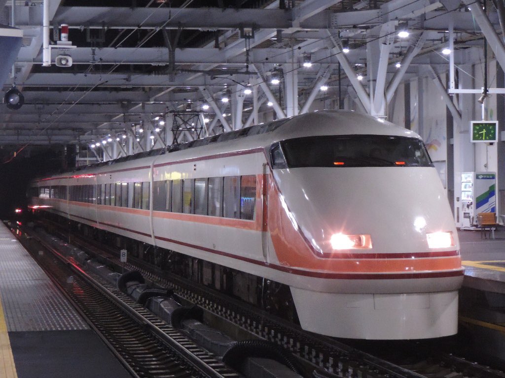 T_K_redthunder's tweet photo. 8/13の撮影報告⑬
とうきょうスカイツリー駅(2)

この駅は特急だけ被りやすいようです
復刻スペーシアいいですよね https://t.co/hfQr75KdzB