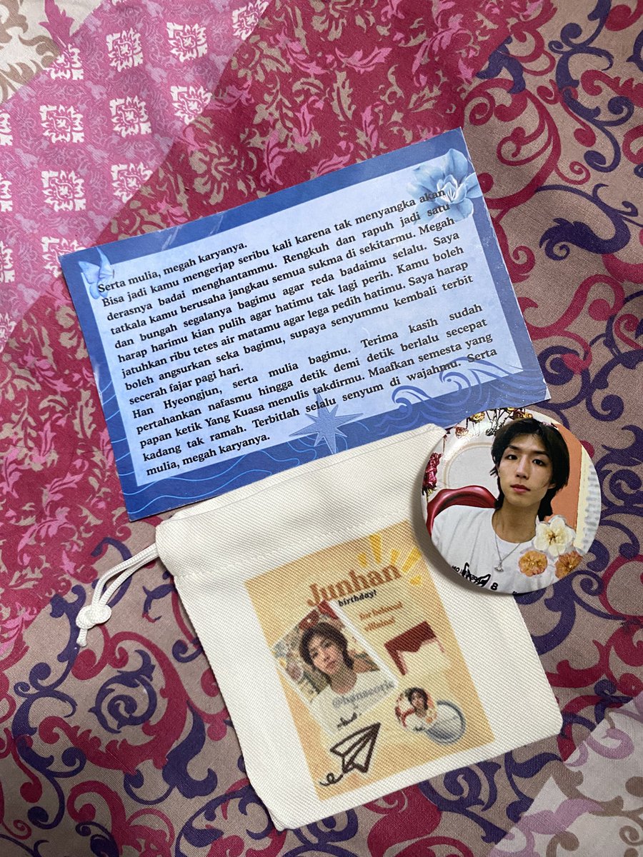 bbumjiji's tweet photo. @hanseorie another one thank u ^_^, bday letter nya SUKA BGTTT, also pin &amp; pouch nyaaa T-T 
Tyyy!!💕💕💕 https://t.co/2ItGKkxH3T