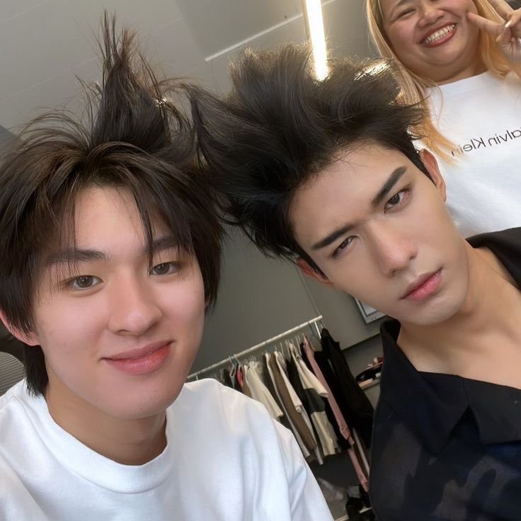 jookraew's tweet photo. what the heck is this? LOL😭😭😭😭 https://t.co/cUdmzgpXfX