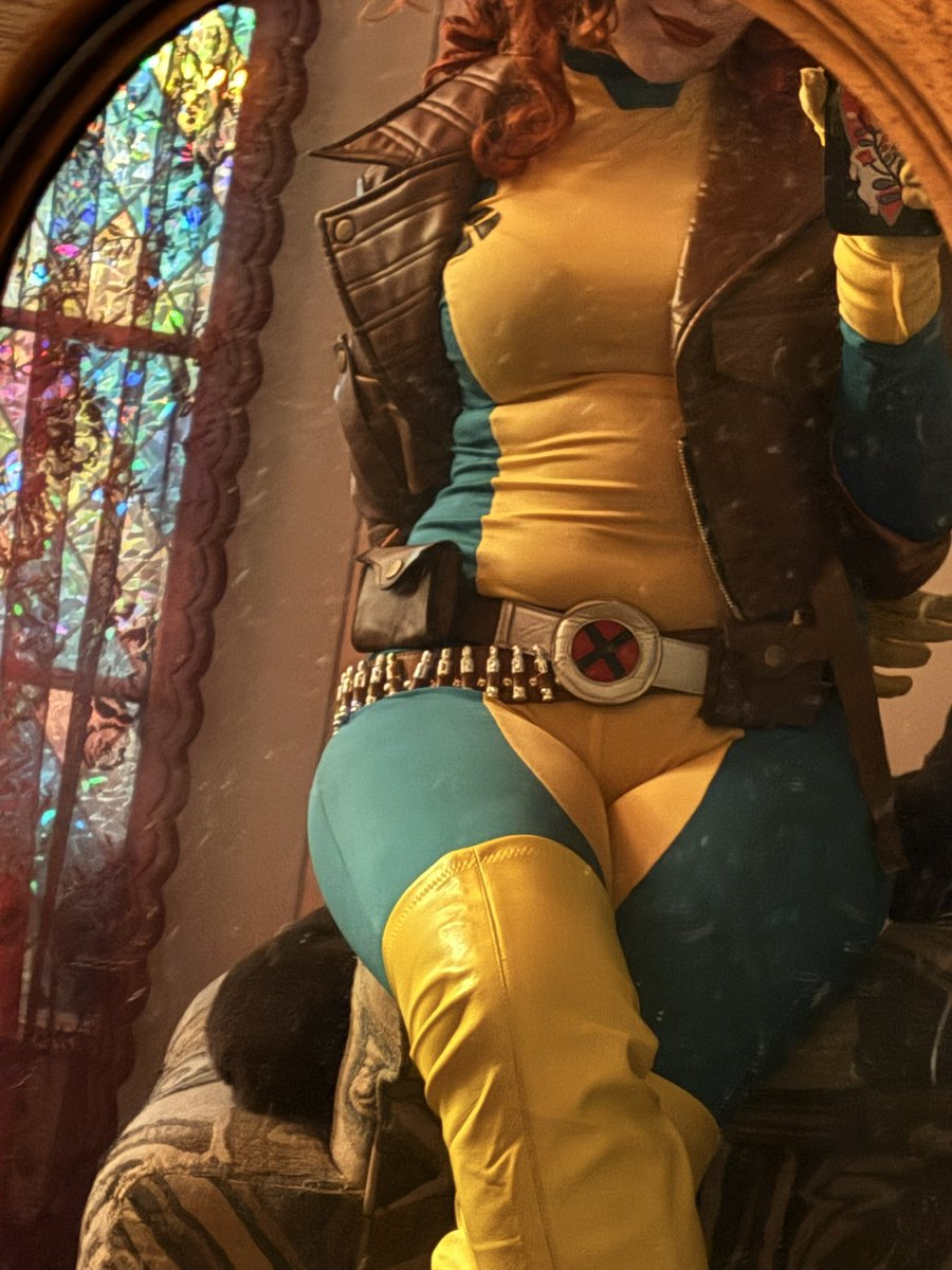 grrrbait's tweet photo. I don’t think I’ve ever shown my rogue cosplay on here https://t.co/VXCXiAnRfK