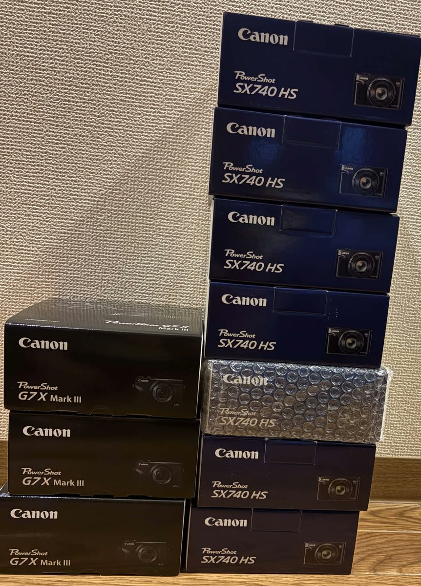 aduma_saron's tweet photo. 散歩ついでに家電量販店をチェック🚶

📷 PowerShot G7 X Mark III
📷 SX740 HS

コツコツ回収
せどりも、やり方次第ではサラリーマンの月収以上の利益を狙えます。

会社員として安定収入＋副業で収入源を増やす。

副業で資金を作って家を建てた人もいます

収入源は一つじゃないほうがいいです https://t.co/cUElFcz2bH