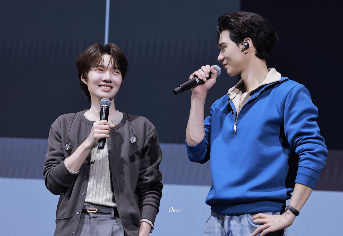 bubblycherry_'s tweet photo. มีคนพานาฬิกาออกงานวันแรกก🥹
ส่วนคนให้ก็ยิ้มใหญ่เลยย 

#KengNamping_1st_Fan_Meeting_in_Taipei 
#kengnamping https://t.co/ifFKWNMFYp