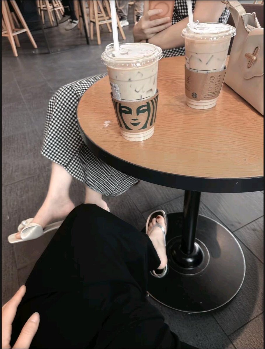 Tnatukisdva's tweet photo. 友達と一緒にコーヒーを飲みながら、最近の出来事を話したり、ただゆっくり午後を過ごすだけでも、とてもリラックスできます。 https://t.co/6rJkq6UnwN