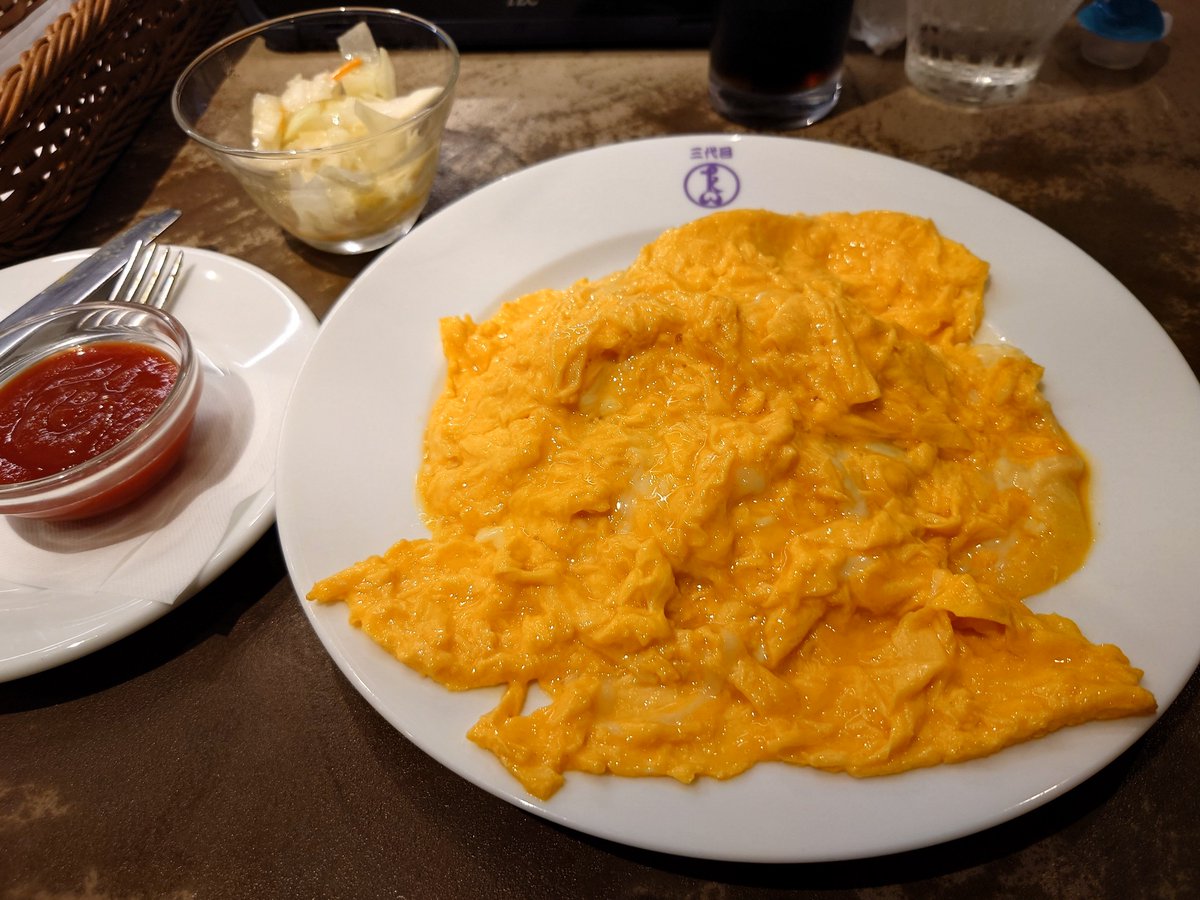 kin_neko's tweet photo. 洋食や 三代目 たいめいけん 上野店。
タンポポオムライス、チーズトッピング。
予約した 特急ときわ の発車時刻まで50分あったのと、今朝はゴタゴタあったので、たまには贅沢をの気分。 https://t.co/NfQb628hah