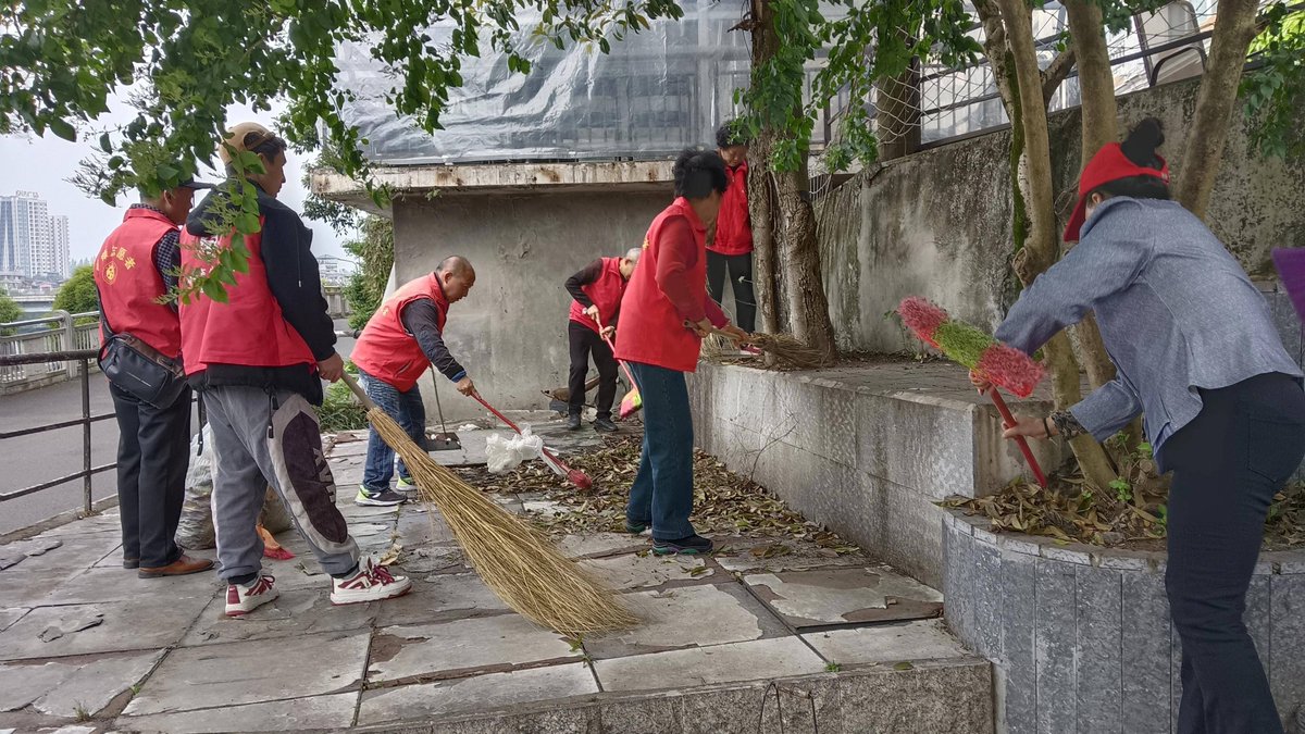 DelishaTerry1's tweet photo. Join our community clean-up this Saturday at 9 AM by Central Park! Gloves u0026 snacks provided. Let’s make our neighborhood shine together! https://t.co/6TCfWlJHdI