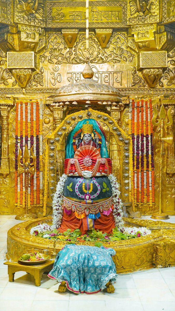 Somnath_Temple's tweet photo. श्री सोमनाथ महादेव मंदिर,
प्रथम ज्योतिर्लिंग - गुजरात (सौराष्ट्र) 
दिनांक: 23 अगस्त 2026, श्रावण शुक्ल एकादशी - रविवार
मध्याह्न श्रृंगार
082610666
#somnath #mahadev #shivji
#bhakti #somnathlivedarshan #somnathtemple #JaiSomnath #SomnathSwabhimaanParv

Whatsapp Channel Daily Darshan https://t.co/sndKP0fuKq