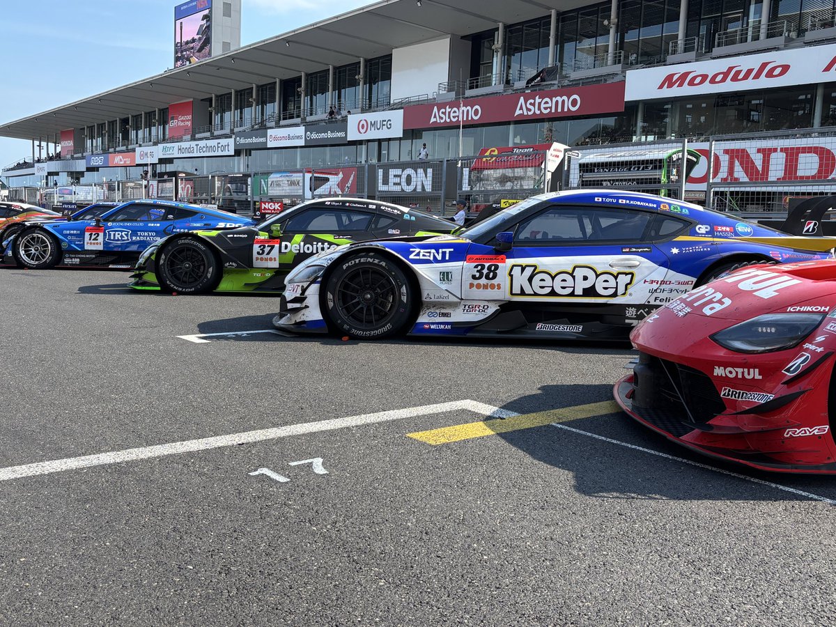 Ice1993Mini's tweet photo. パルクフェルメウォークは、マシンが近くで見れて、いいなあ。

#鈴鹿サーキット #SUPERGT  #スーパーGT https://t.co/Oi0l0obtxd