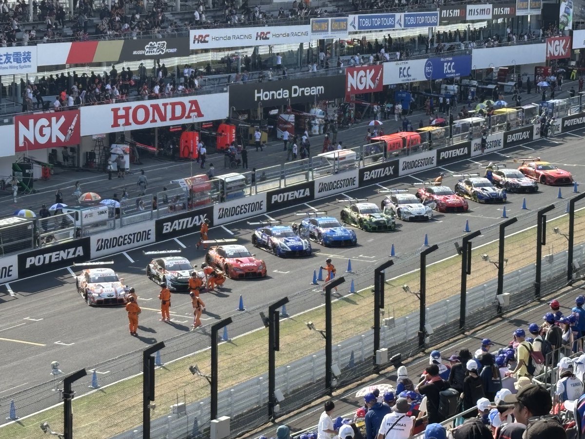 Ice1993Mini's tweet photo. パルクフェルメウォークは、マシンが近くで見れて、いいなあ。

#鈴鹿サーキット #SUPERGT  #スーパーGT https://t.co/Oi0l0obtxd