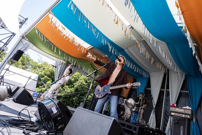 sreya574's tweet photo. 🎤LIVE | WILD BUNCH FEST. 2026

今日は最終日です！🐋☀
ライブまでのひとときも楽🏄☀️

▼公演名
WILD BUNCH FEST. 2026

▼日時 / 場所
8月23日(日) at 山口きらら博記念公園

▼【公式ライブ】
▶https://t.co/ENPSTxqrJm

#ワイバン #wbf https://t.co/UX75wdmWo3