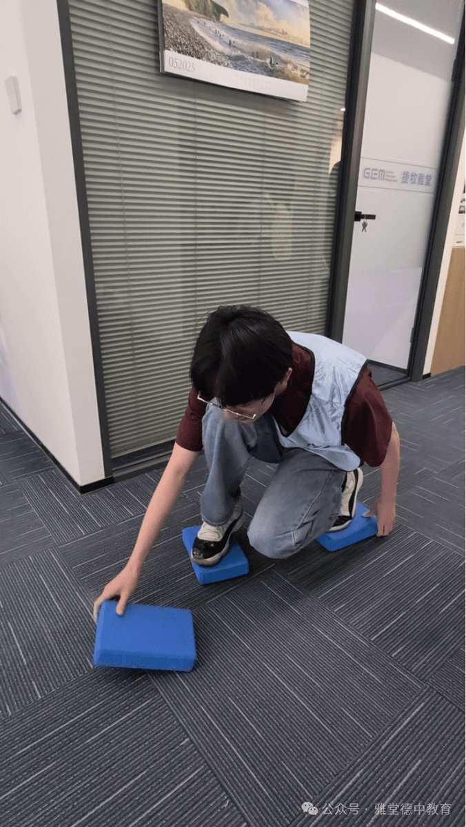 RIP2secz's tweet photo. Caught my intern trying to use the office's standing desk as a surfboard when no one was looking. Productivity boost Or just plain chaos https://t.co/IpqHJdMyeG