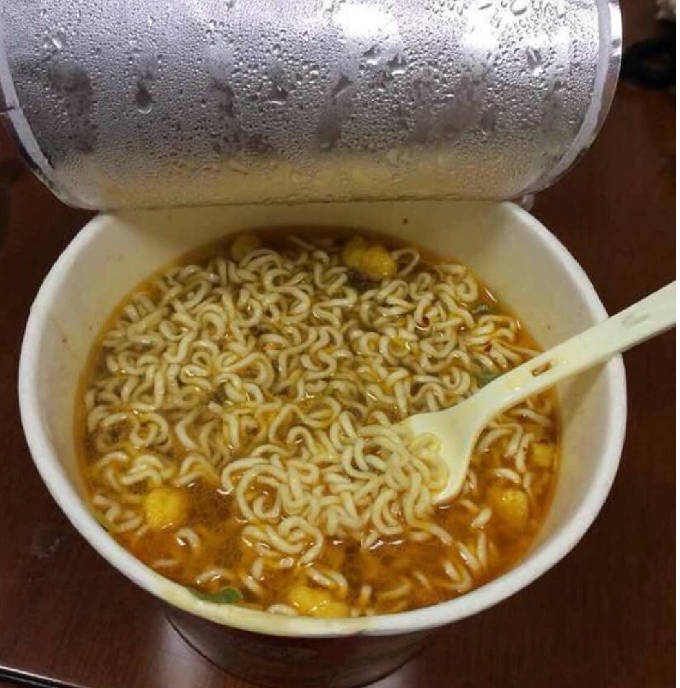 Ikuosa2's tweet photo. Made instant noodles for my gf at 2am while we binged our favorite show. Best late night win ever! https://t.co/mmzjQLanqZ