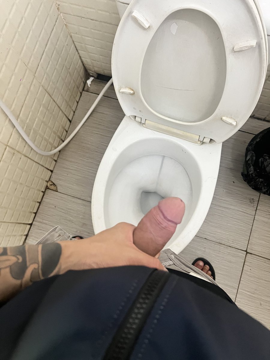 tiw09232's tweet photo. สนใจเอ้าดอในห้องน้ำป่าว😆🤫💦 อัพเดทหน่อย😛 https://t.co/dzh8TqVyDP