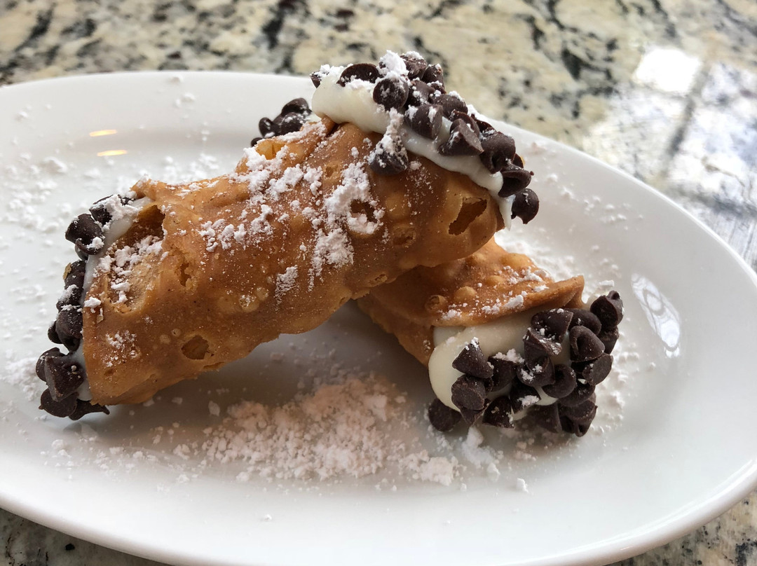 DivbleMvc's tweet photo. Just found the ultimate hidden gem in Brooklyn: a tiny Italian bakery with melt-in-your-mouth ricotta cannoli that’s perfectly crispy, sweet, and way better than any tourist spot! 10/10 would come back for their fresh espresso too. ， https://t.co/twin9Pbb09