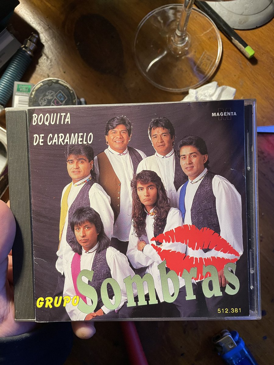 weedkolifa's tweet photo. Entre mocos y alcohol suena grupo Sombras. https://t.co/fkltWGzPDY