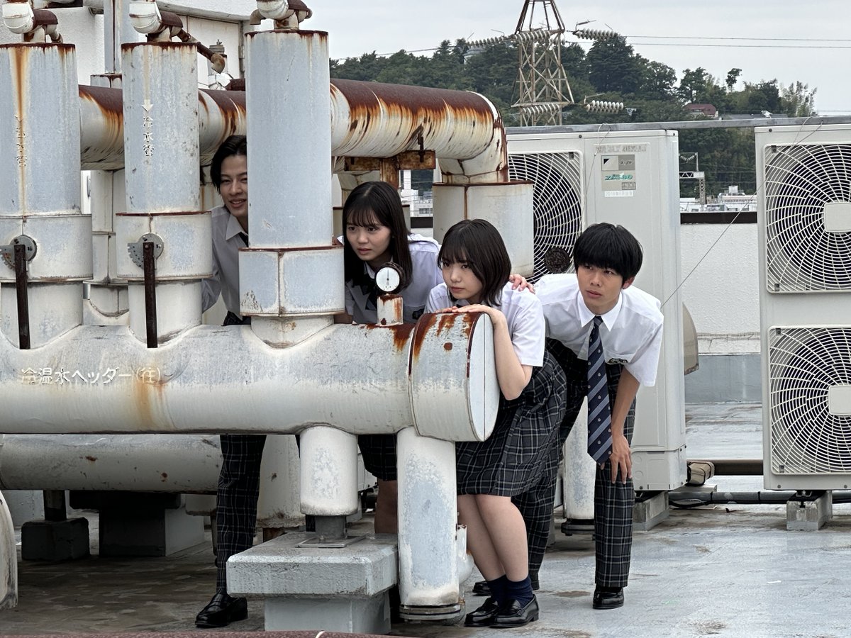 GTO2026summer's tweet photo. ❬❰ 𝒐𝒇𝒇 𝒔𝒉𝒐𝒕 ❱❭

これも部活の一環？🤔
4人の目線の先には……👀

第5話TVer無料配信中🫵
#GTO
#稲垣来泉 #大島美優 #川口和空 #森本陸斗 https://t.co/ba4g2NqIlt