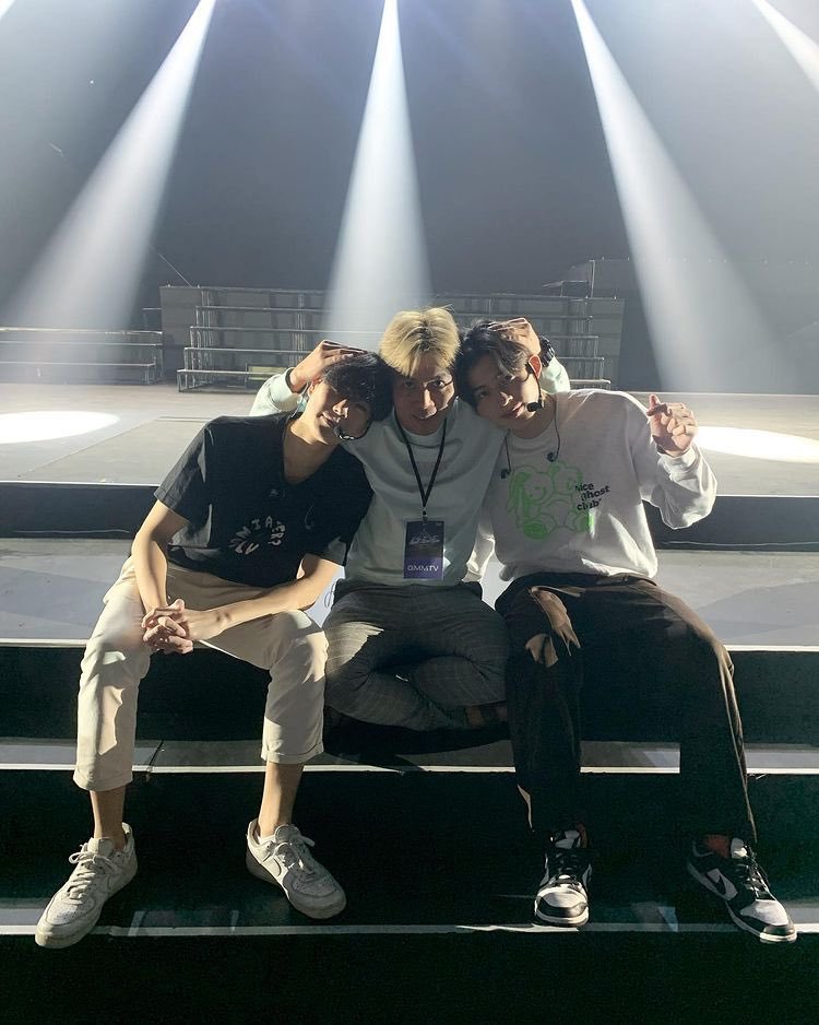 mrchuppw's tweet photo. P'jack hugged pondphuwin so tightly.. ㅠㅠㅠ I could tell that p'jack really missed pondphuwin ㅠㅠㅠ p'jack had been pondphuwin's manager for a very long time, he was like a father to pondphuwin.. in early 2025, pondphuwin's instagram bio suddenly changed to "k'ying" and ppws at the time panicked why did pondphuwin's bio change? None of us knew p'ying and we wondered if p'ying could take good care of pondphuwin? ㅠㅠㅠㅠ some fans said that p'ying was also namtanfilm's manager and that she was kind and could take good care of her artists. After a few of pondphuwin's events including pondphuwin solo schedule I could see that p'ying was really kind.. p'ying protected pond when fans grabbed his hand. We're so grateful that pondphuwin has a good manager but still I miss p'jack ㅠㅠㅠㅠ I'd say p'jack has also been a witness to pondphuwin's journey, seeing pondphuwin perform at impact arena must have made p'jack proud.. his son has really grown up 🥺

PONDPHUWIN SOUL ODYSSEY

#PondPhuwinConcertD2
#ปอนด์ภูวินทร์ #PondPhuwin