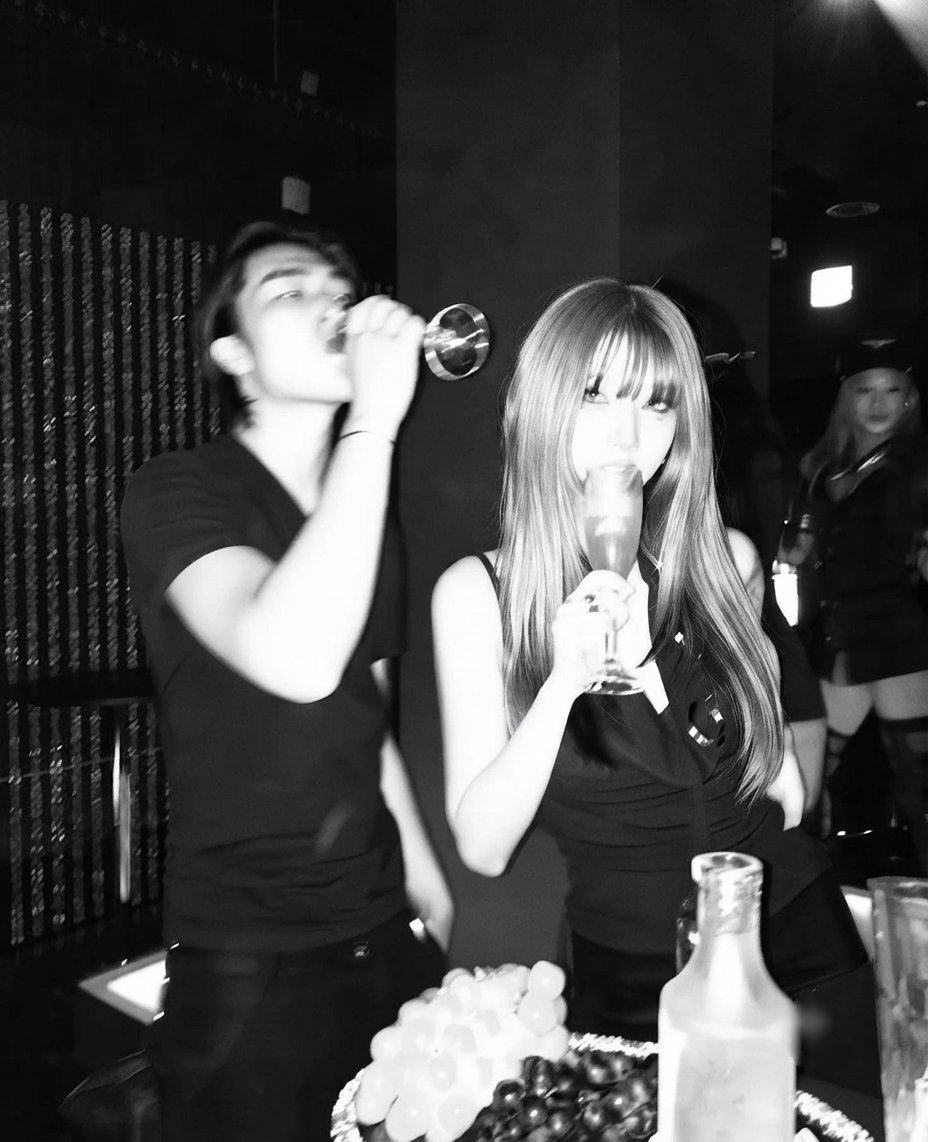 ddulceagonia's tweet photo. ㅤㅤ𒀹 ㅤ﹙#fk  ㅤㅤㅤㅤㅤ✶
ㅤㅤ@ddulceagonia ‘𝓼ㅤ   ︽      
ㅤㅤ
ㅤ—  despues de mil rogadas, salimos,
ㅤ@Sosvwls 🔥🔥
ㅤㅤㅤㅤㅤ https://t.co/nlNizi3LZW