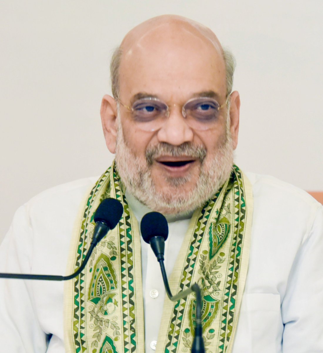 JaikyYadav16's tweet photo. गृह मंत्री अमित शाह सवर्ण हैं 
रक्षा मंत्री राजनाथ सिंह सवर्ण हैं 
विदेश मंत्री एस जयशंकर सवर्ण हैं 
वित्त मंत्री निर्मला सीतारमण सवर्ण हैं 
परिवहन मंत्री नितिन गडकरी सवर्ण हैं
स्वास्थ्य मंत्री जेपी नड्डा सवर्ण हैं
भाजपा के राष्ट्रीय अध्यक्ष नितिन नवीन सवर्ण हैं 
यूपी के मुख्यमंत्री योगी आदित्यनाथ सवर्ण हैं 

जब भाजपा के इतने बड़े बड़े नेता सवर्ण हैं तो ये लोग आरक्षण पर अपना बयान क्यों नहीं रखते?

ये तो सवर्णों के साथ धोखा है, सवर्ण इन्हें वोट करता है लेकिन ये सब आरक्षण पर एक शब्द भी नहीं बोलते हैं फिर भी सवर्ण समाज इन्हें वोट करता है।

कल अखिलेश यादव आरक्षण का पक्ष ले लिए तो लोग उन्हें वोट न देने की बात कर रहे हैं।

अरे भाई अपने सवर्ण नेताओं से तो पूछो कि वो किस तरफ हैं या अगर वो नहीं बोलते हैं तो खाओ कसम की अपना वोट NOTA पर देंगे।