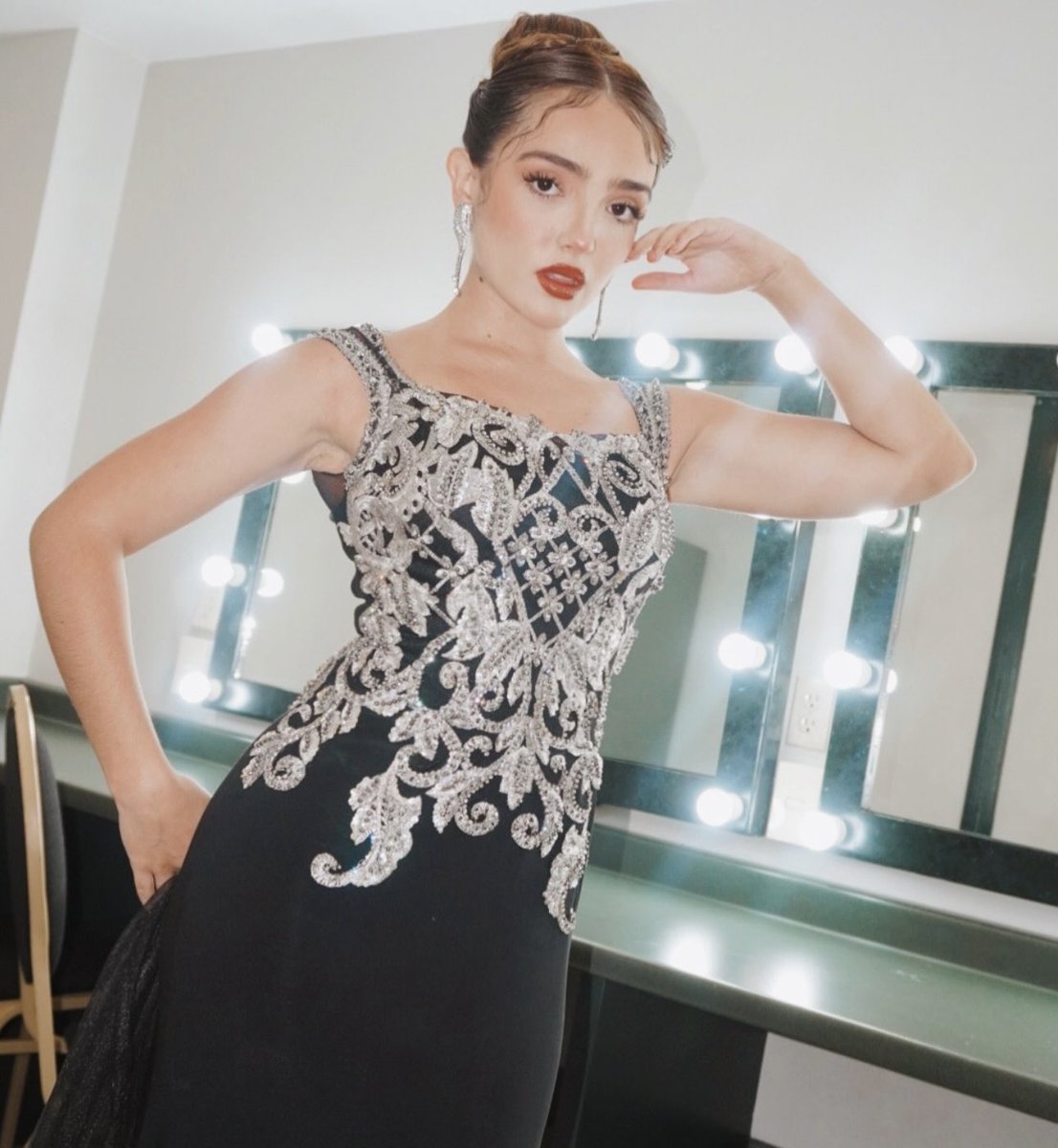 reveluviesvelt tweet picture