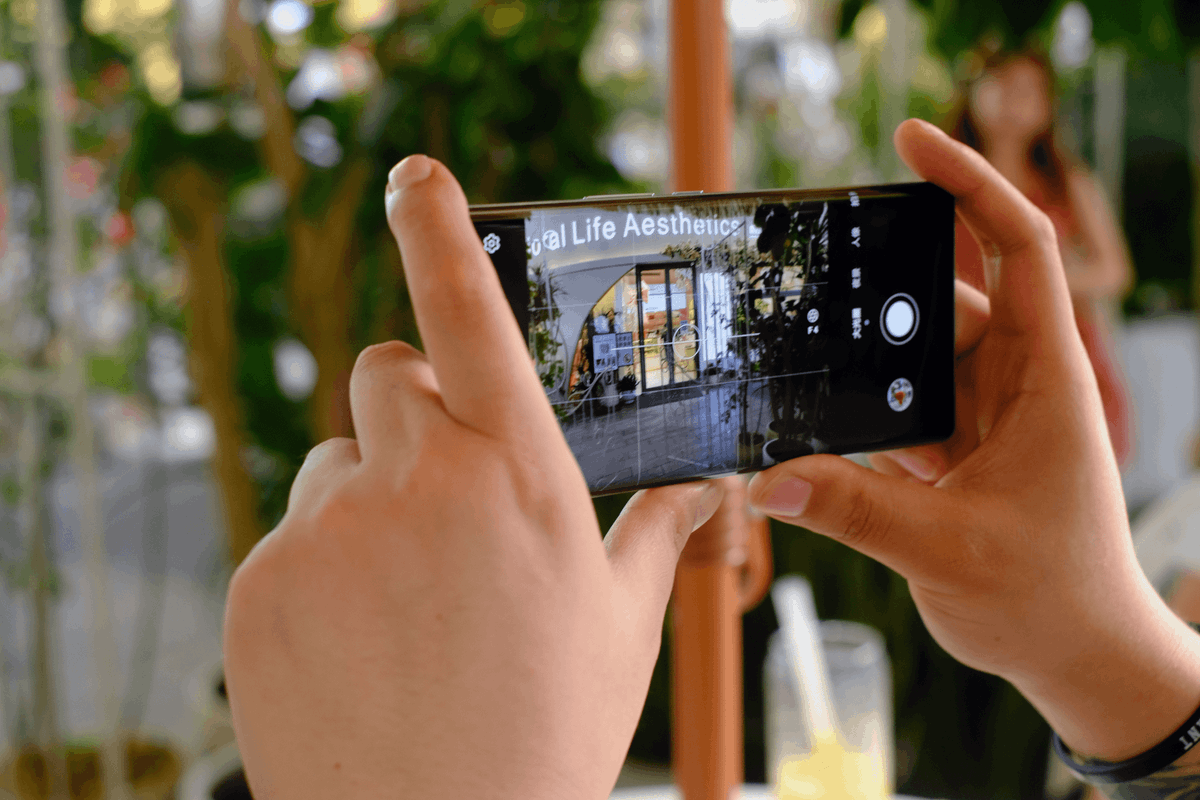 fansshopp's tweet photo. New to photography Start small—master your phone’s manual mode first, adjust shutter speed for light and aperture for depth. Small steps, big shots! https://t.co/grFFQZnLFC