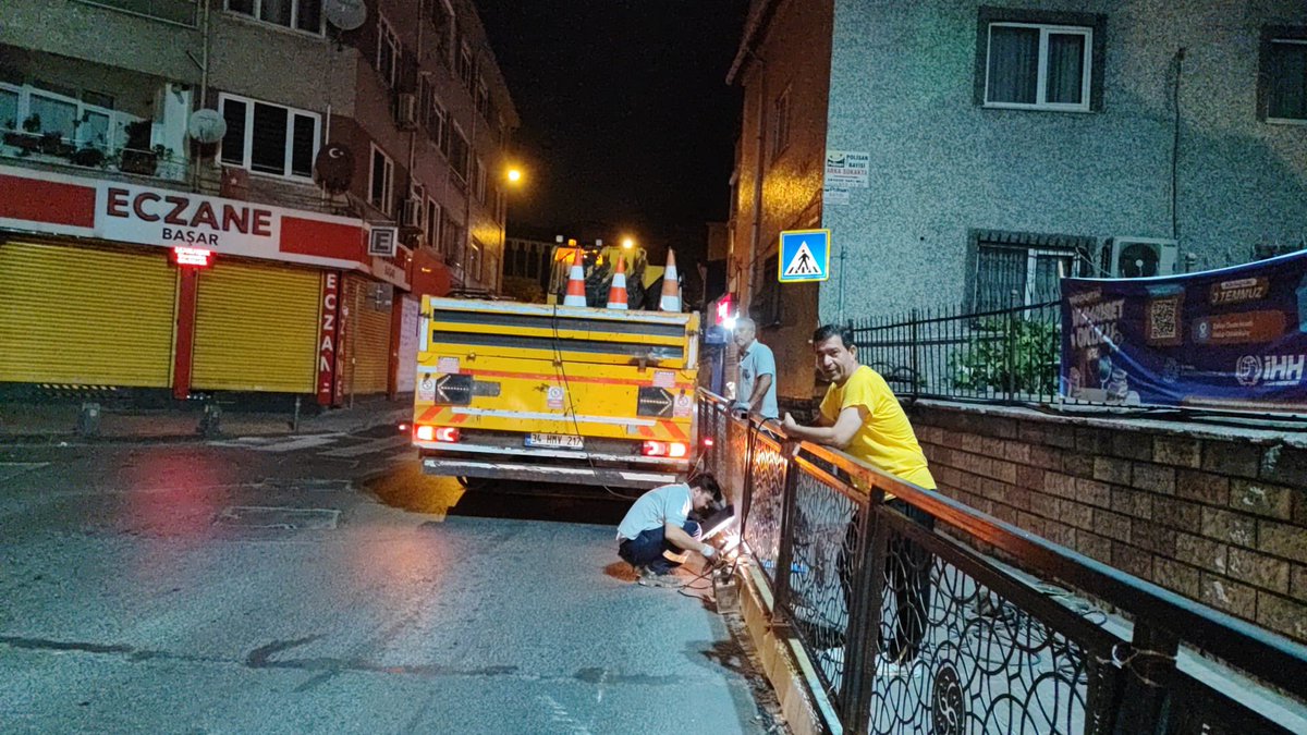 IslambeyMuhtar's tweet photo. Gece gündüz demeden mahallemize aşkla hizmet etmeye devam ediyoruz.
Daha güvenli ve daha modern bir mahalle için yürüttüğümüz çalışmalar sırasında verdiğimiz geçici rahatsızlıktan dolayı kıymetli hemşehrilerimizin anlayışını ve sabrını rica ediyoruz.
Daha güzel yarınlar için https://t.co/24tQw2qO3R