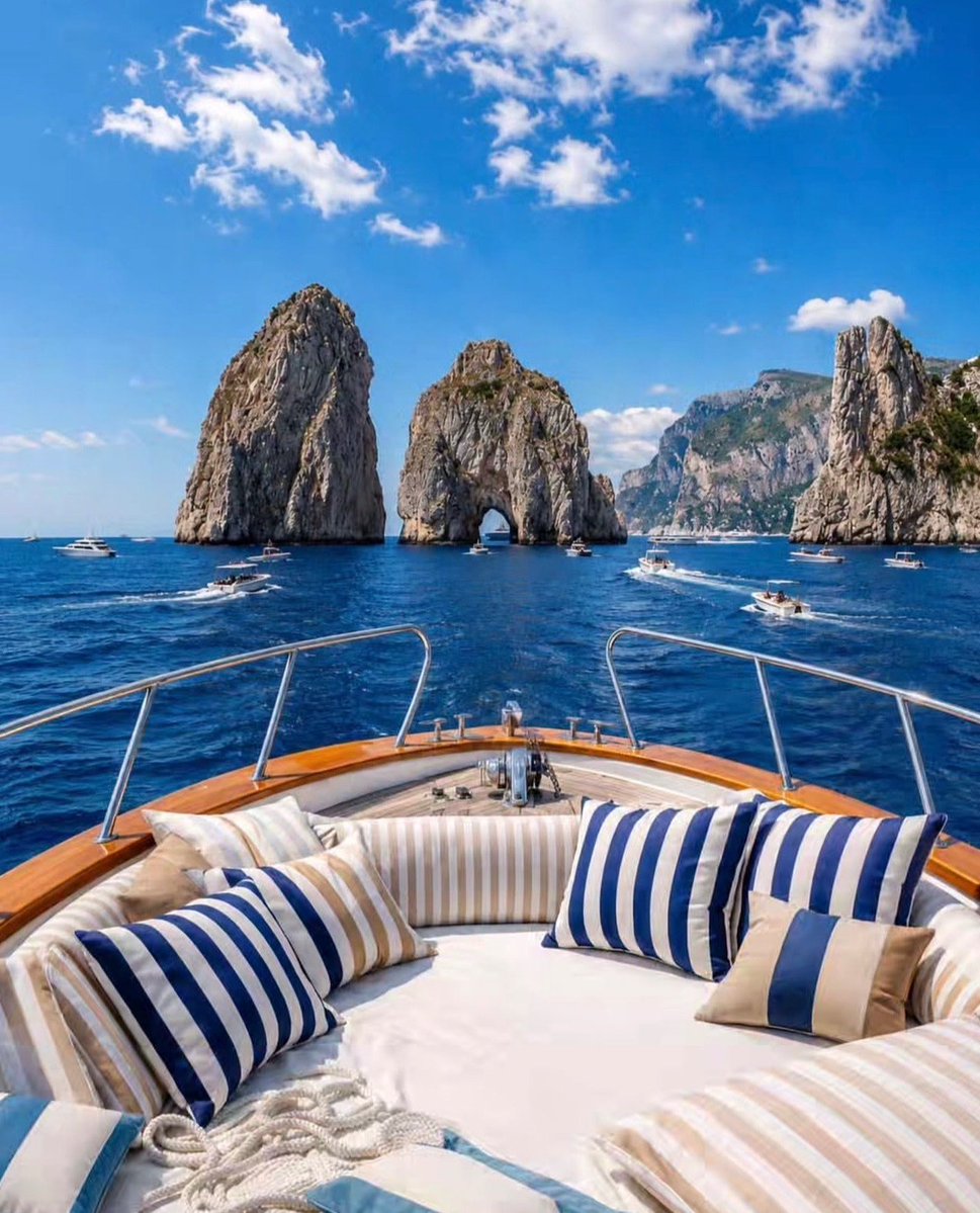 NaturalWorld515's tweet photo. Capri, Italy 🇮🇹 https://t.co/lId6hcKq9g