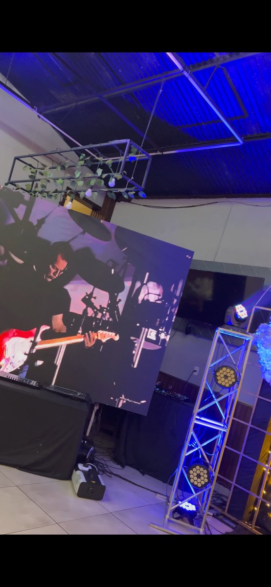 djnelsonrios's tweet photo. - Pantalla Led 
- Piso Paris
- JBL EON 715
- Turbosound iQ18B
- Soundcraft mixer
- Controlador Pionner
- Luces LED
- Luces BEAM
- DMX
- Akg
- Estructuras
- Máquina de humo

#DjNelsonRios
#Sonidoeiluminación

#fyp #viral #parati https://t.co/1wlZOHay5g