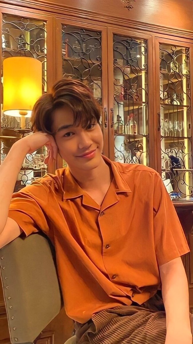 RuxdfT's tweet photo. เข้าใจธีและว่าทำไมถึงบอกว่าดิวใส่สีน้ำตาลมันดูดี ดูหล่อ^-^ https://t.co/35v5YcFo9R