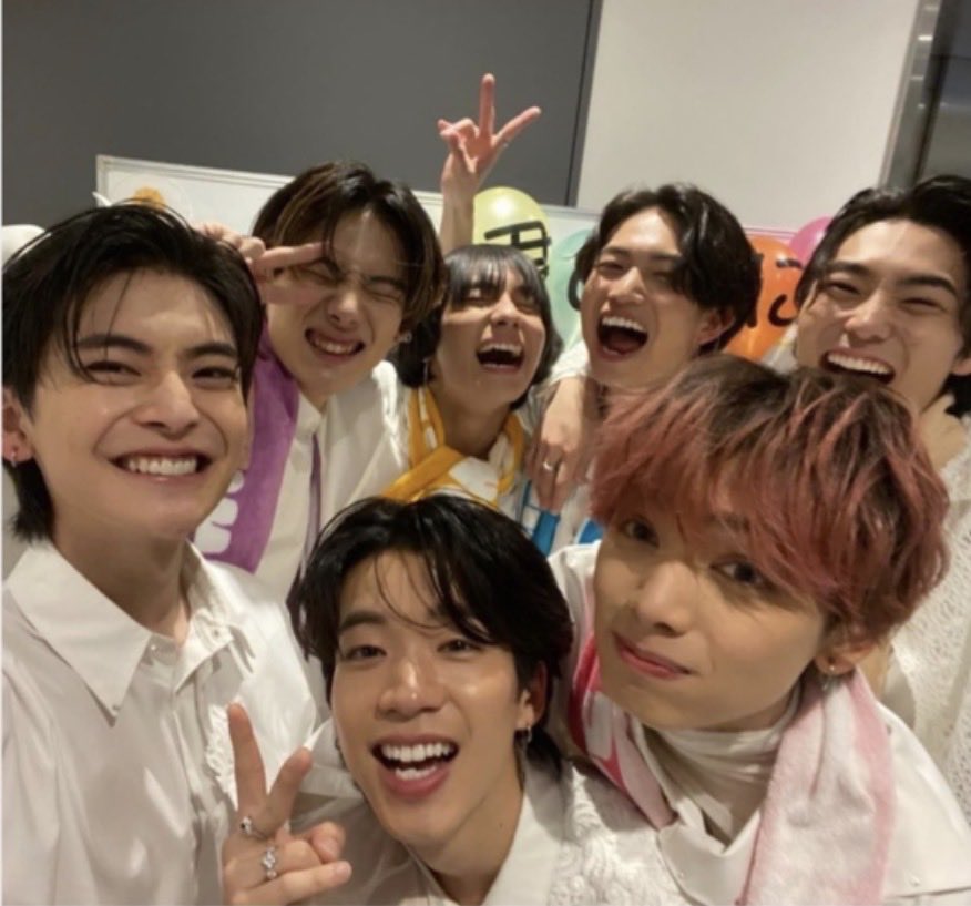 keke__maria's tweet photo. くぅぅぅぅぅ😭
まさかこんな日が来るなんて✨💕💕💕
8LOOM大好き！

#8LOOM
#君の花になる

#TikTok https://t.co/dbyNRqRnAm https://t.co/yPmPcm0EEj
