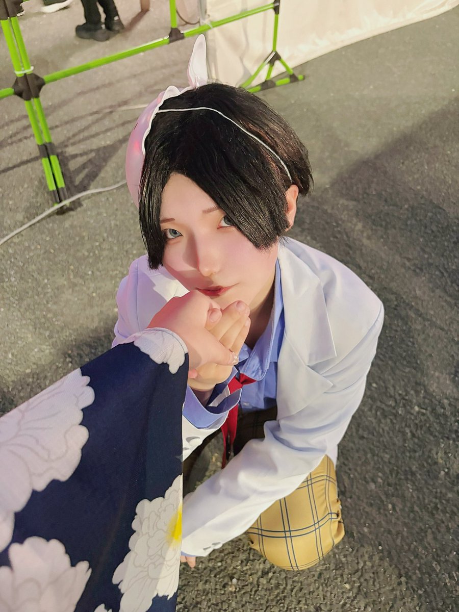 samu__0413's tweet photo. 彼女目線

声かけてくれた女の子にファンサしてきちゃいました🤭🤭
レタッチとか入れまくったから実際はこんな顔面じゃなかったけどね！！！！！

 #国見英コスプレ 
 #国見英 
 #夢女子向け 
 #アコスタ万博夏祭り https://t.co/Qzr8ZvyTpQ
