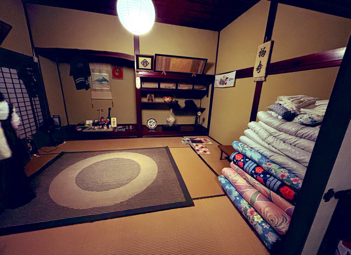 06memori's tweet photo. 民宿にまるらぐたのしかった！！
コレコレコレ！！ みたいな空間、離れの蔵の天井裏も探検させてもろた https://t.co/hbiAUmwnw6