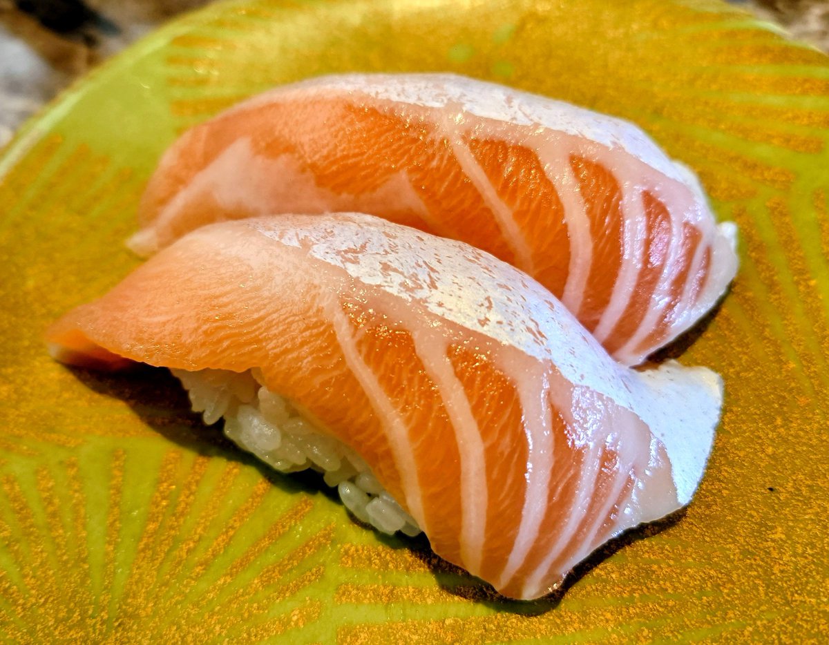 gin_net_'s tweet photo. 番やのすし

恒例の富山のお寿司！
美味しすぎて美味いしか言えない人になったw
抹茶プリンはお抹茶みたいな香りのよい上品なプリンでした。

また来年もよろしく🙋 https://t.co/XaTpuaxe10