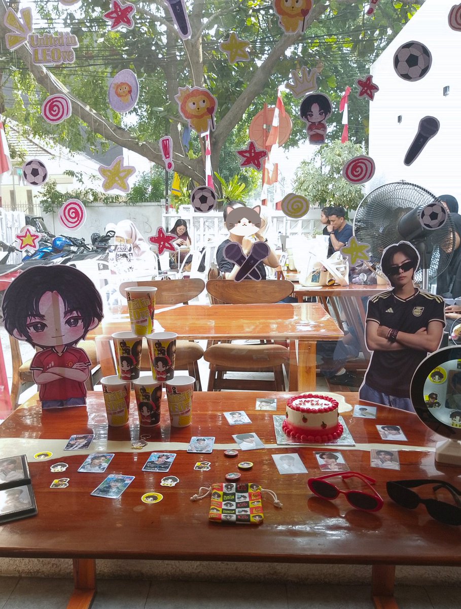 longlongcchi's tweet photo. 220826 ーLeo 🦁 Birthday 

📍Double V Terrace
w. @Alphaka_02 

Thanks for the amazing Exhibition @HeartsforLEOve 

#UnitedInLEOve 
#OneAndOnlyLEO
#리오야_훠궈도_행복도_가득담아 https://t.co/d1xDwB1WGR