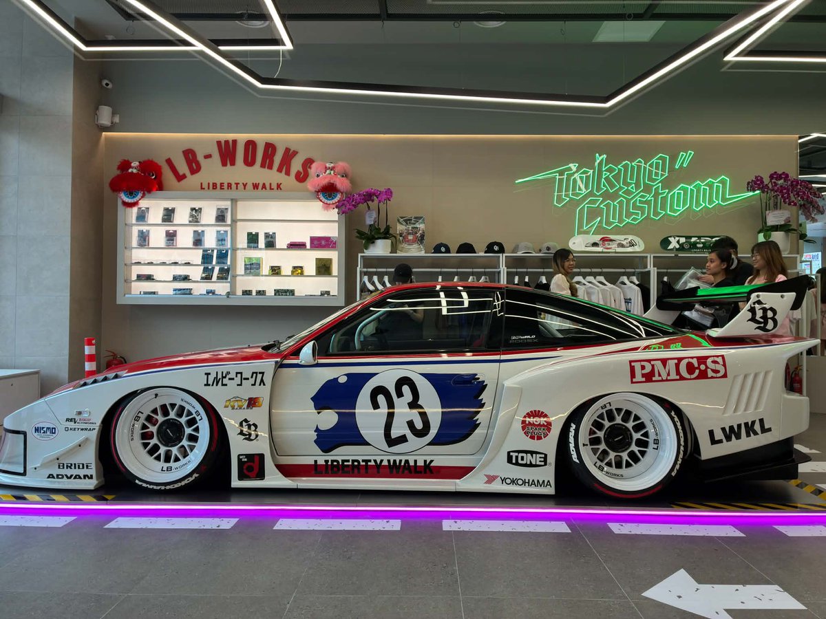 automodeligt's tweet photo. 「MECHA MASTER 2026」DAY3
朝から取材のために今月オープンした「LIBERTY WALK MALAYSIA」へ👊
撮影もしたのでYouTubeお楽しみに✨ https://t.co/nkwmCo6eRE