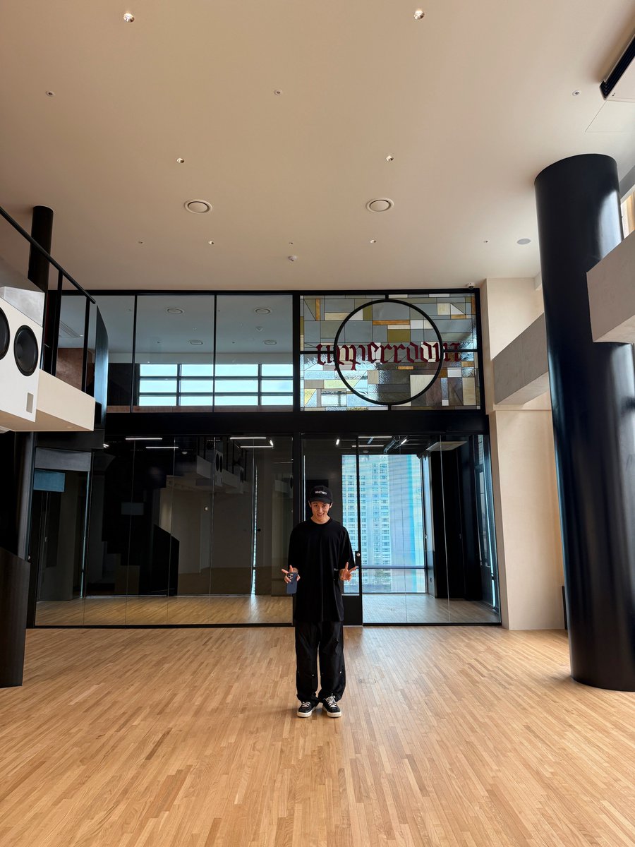 onyours_elf02's tweet photo. Pose yg gak pernah berubah dari kecil smpai sekarang✌🥺 https://t.co/FsfVg4ZaD4