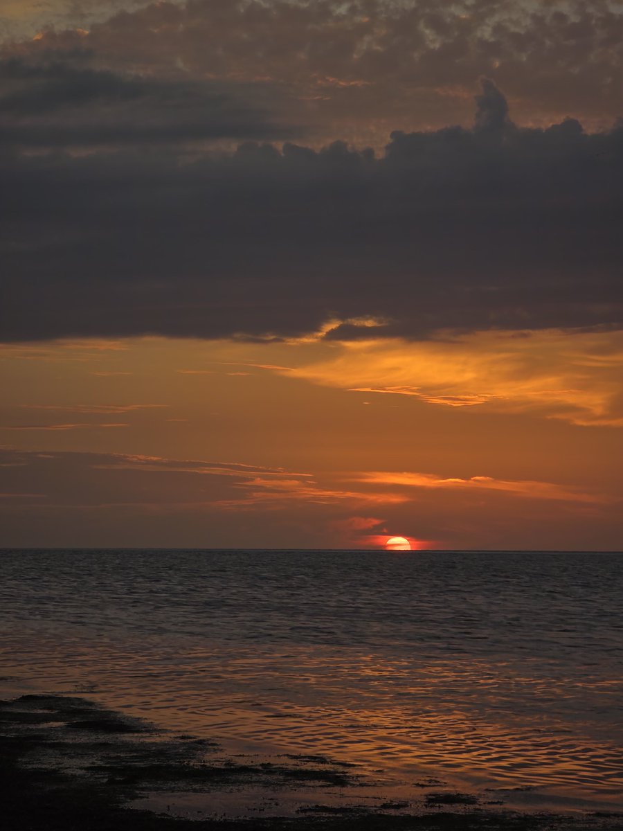 diegumz's tweet photo. #Beauty #sunset https://t.co/V0cLhZKyRK