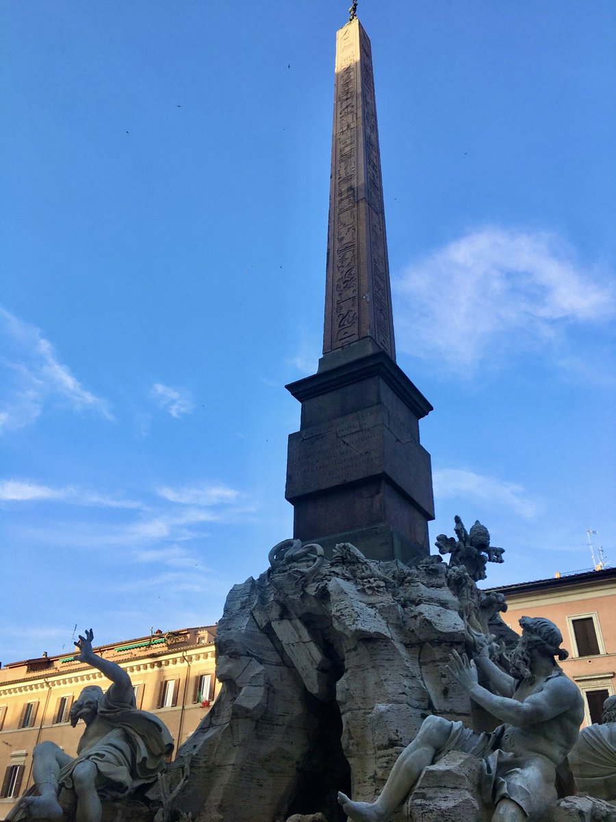caputmundiHeidi's tweet photo. Ecco che arriva il sole 🎶 Sulla punta dell'obelisco… 
la Fontana dei Quattro Fiumi del #Bernini 

Alla luce del primo mattino.

Piazza Navona
#Roma 🤍 https://t.co/FHNEcPeRCT