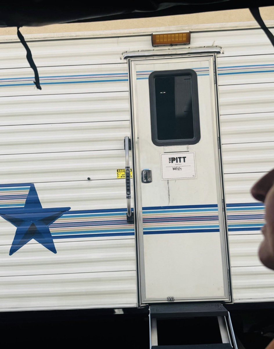 kiasoulless's tweet photo. @mowalshdiary her trailer was spotted on the lot in late june :) So she should hopefully be in a few early episodes https://t.co/cfHTAYP3NI