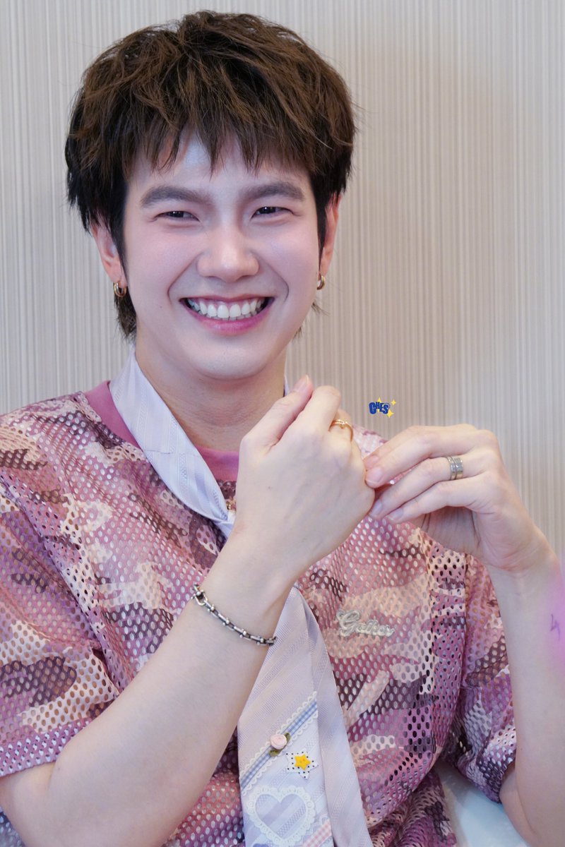 eajnoww's tweet photo. COCONUTxBUILD Q&A session 

Q : แฟนคลับถามเกี่ยวกับเรื่องสมัครงานวิ่ง เดือนมกรา 2027 บิวสมัครหรือยัง

BUILD💙 : บิววิ่งกรุ๊ปของดารา ไม่ต้องสมัครเอง ทางงานจะสมัครให้ แล้วก็บิวจะวิ่งแค่ระยะ Funrun 5k เพราะถ้าไปลงวิ่ง 10k ไม่น่าจะวิ่งจบทันเขาสัมภาษณ์กัน คนน่าจะกลับหมดละ55555

Ps.คำพูดอาจจะไปเป๊ะๆนะคะ แต่บิวพูดประมาณนี้แหละ

BUILD COCONUT MOMENT

#COCONUTxBUILD
@JakeB4rever 
#BuildJakapan #Beyourluve