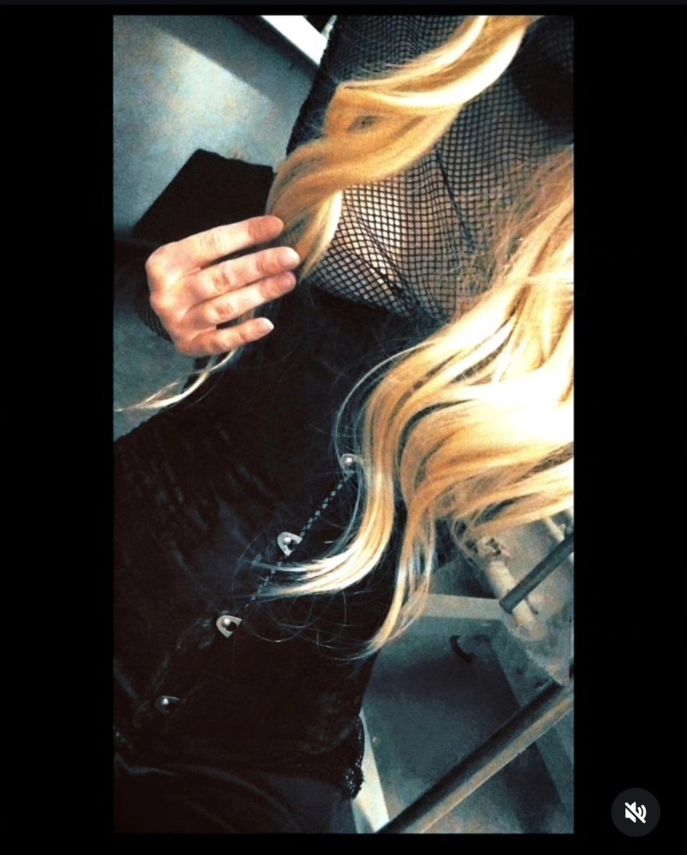 Ludgi26's tweet photo. #vkei #visualkei  #picture #darkaesthetic #corset #corsetlove #corsetgirl #model #skinny #moodandvibes #vibes #aesthetic #modeling #photography #goth #gothic #clothes #fashion #sensuality #inspiration https://t.co/FY758IHYZ3