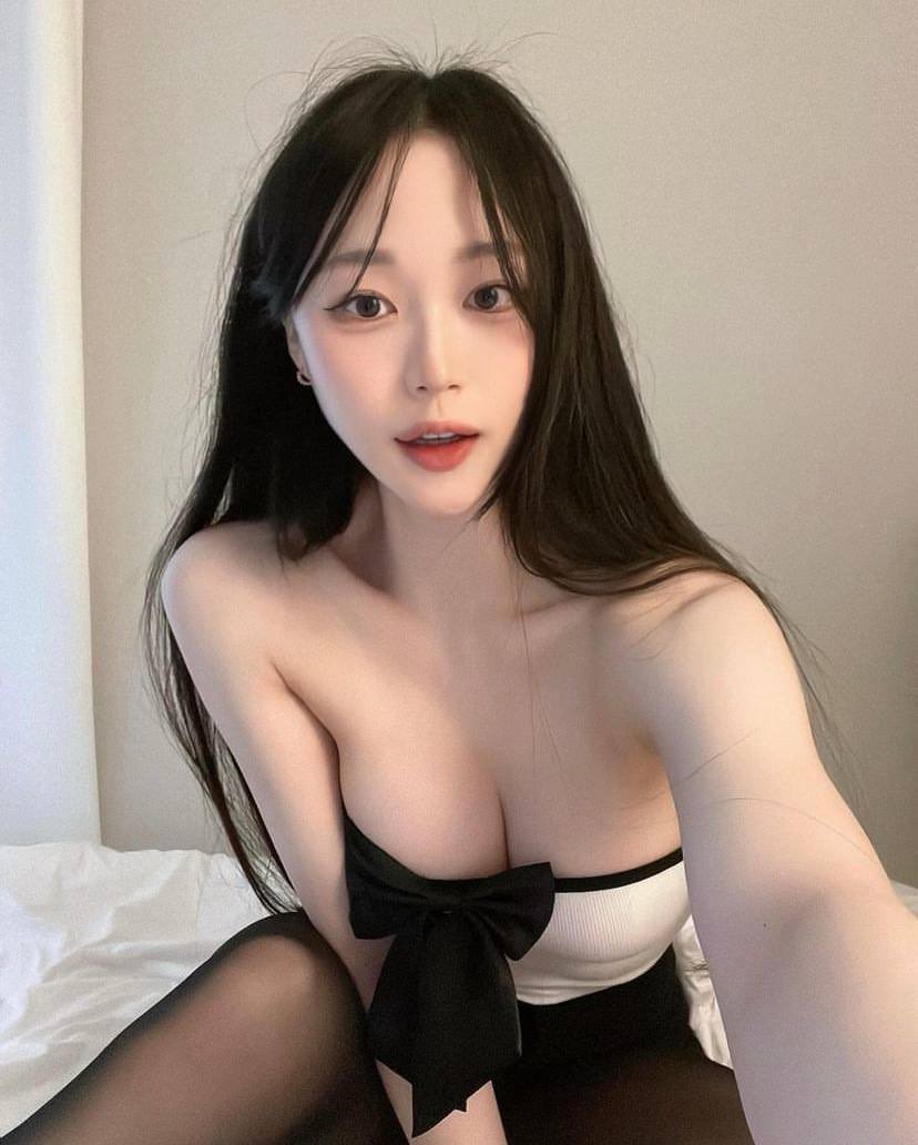 SClaws54975's tweet photo. 你可以干我，涉我，但是你不能干涉我。扶着我的腰，深深浅浅带我上云霄
#马来西亚 #马来西亚陪游  #新加坡 https://t.co/TttN1actGw