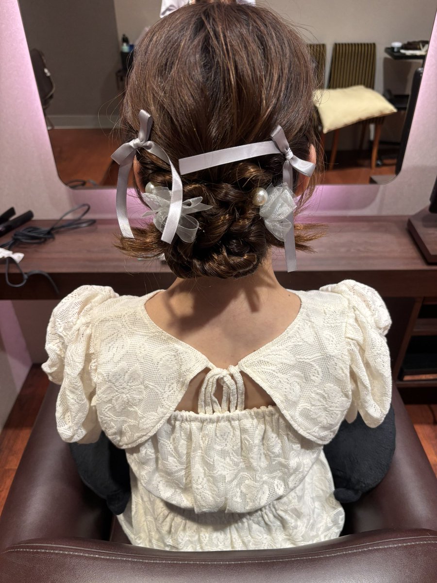 81206Chihiro's tweet photo. 今日は発表会のため大阪へ🐙
朝からバタバタだったけど、とりあえず大阪には来れて一安心☺️
さぁ楽しむぞ〜🎹

今日もいつもの美容師さんにセットしていただきました🙌🏻💗ほんと可愛くて何度見ても感動💁‍♀️✨️ https://t.co/x3LDqDs7QH